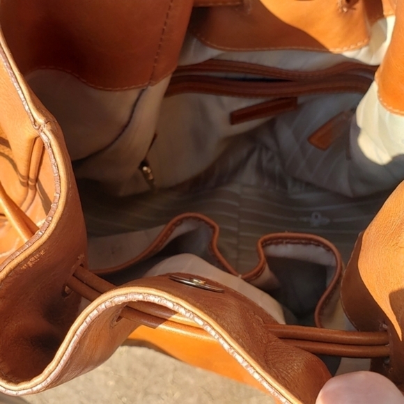 COLE HAAN BUCKET‎ PURSE - Picture 4 of 8